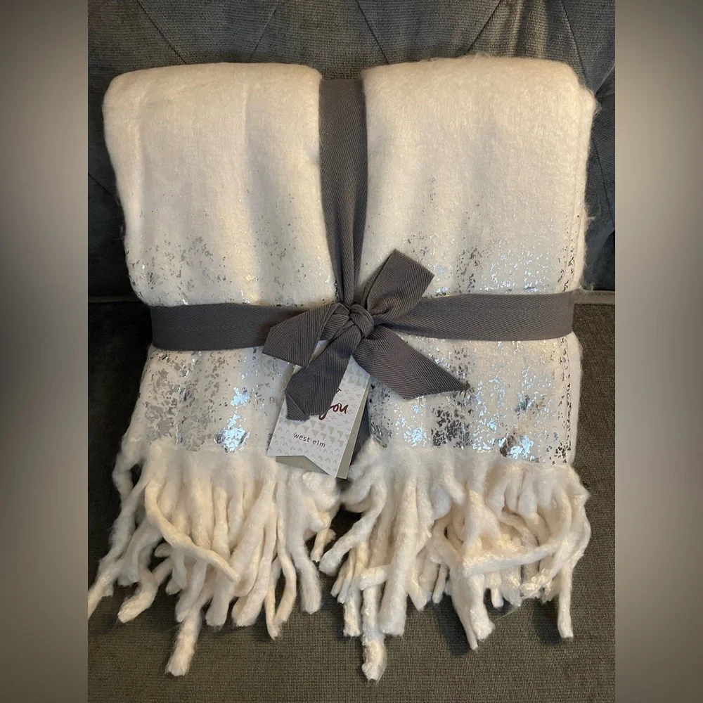 Brand New West Elm Cozy Texture Metallic Border Cream and Silver Throw Blanket